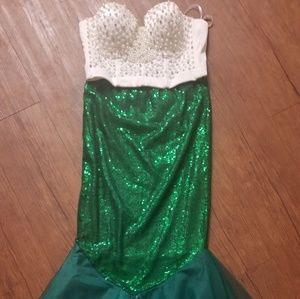 Costume